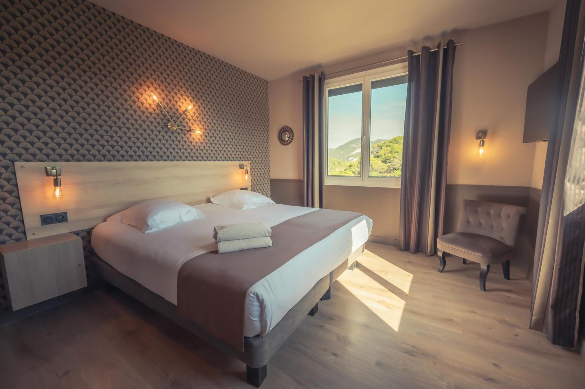 Logis Hotel Restaurant Le Plantevin Propiac Exterior photo